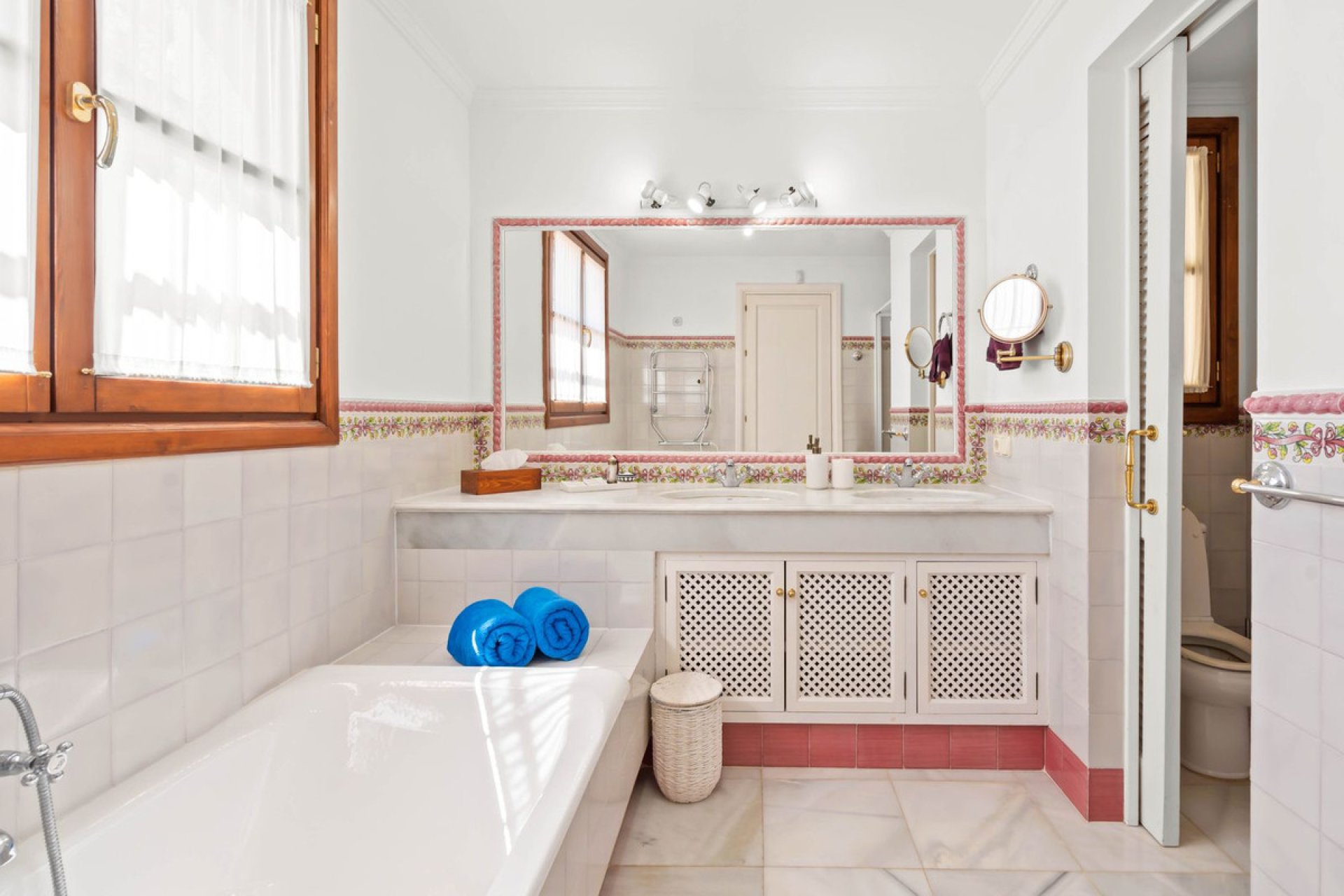 Resale - House - Detached Villa - Benahavís - Benahavís Centro