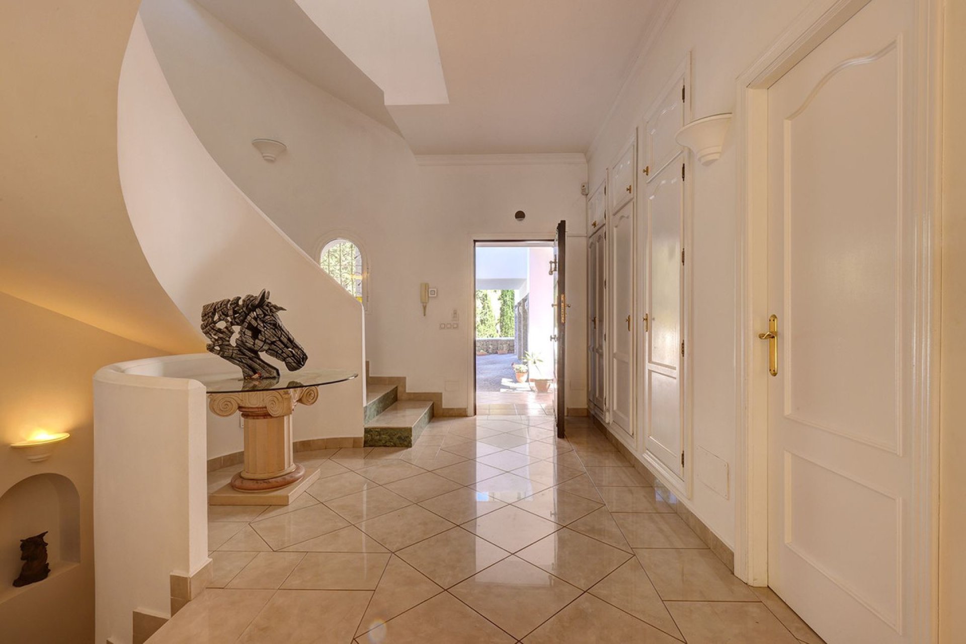 Resale - House - Detached Villa - Benahavís - Benahavís Centro