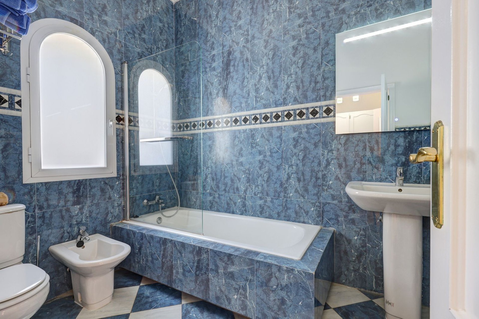 Resale - House - Detached Villa - Benahavís - Benahavís Centro