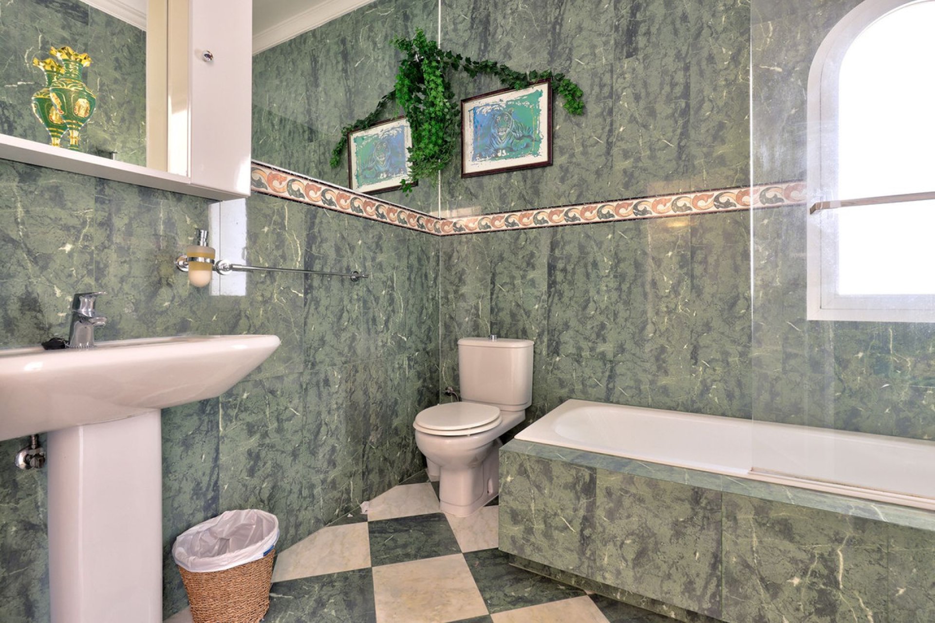 Resale - House - Detached Villa - Benahavís - Benahavís Centro