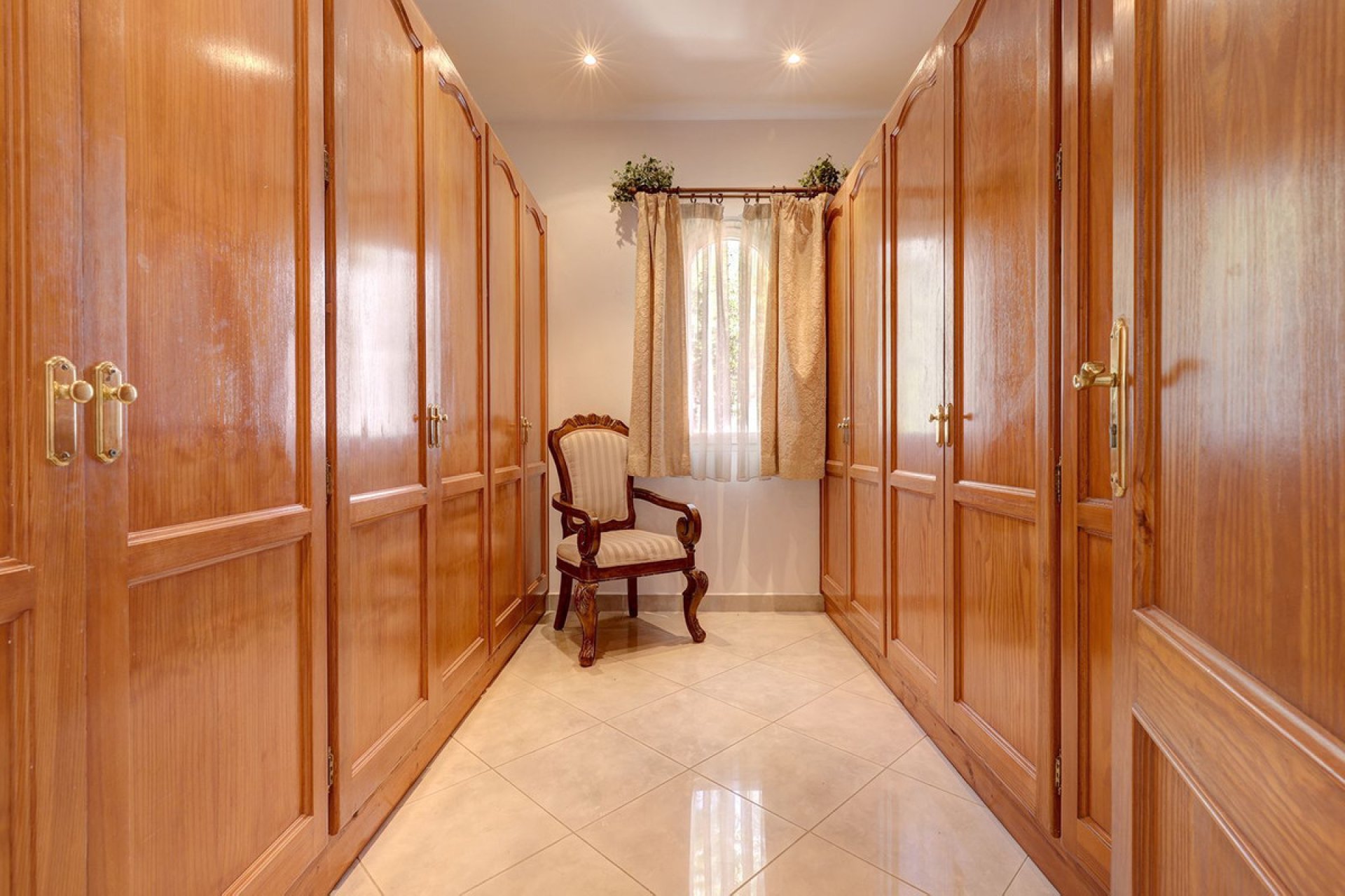 Resale - House - Detached Villa - Benahavís - Benahavís Centro