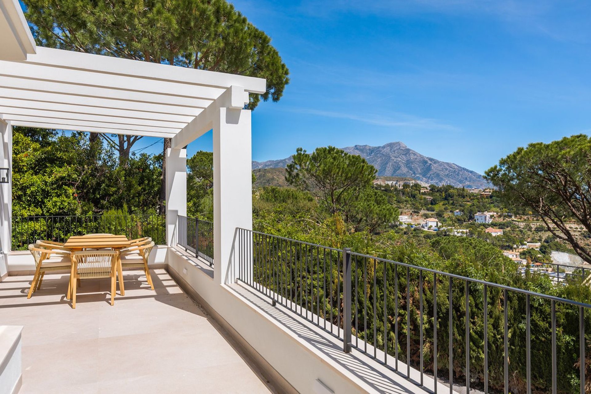 Resale - House - Detached Villa - Benahavís - El Madroñal