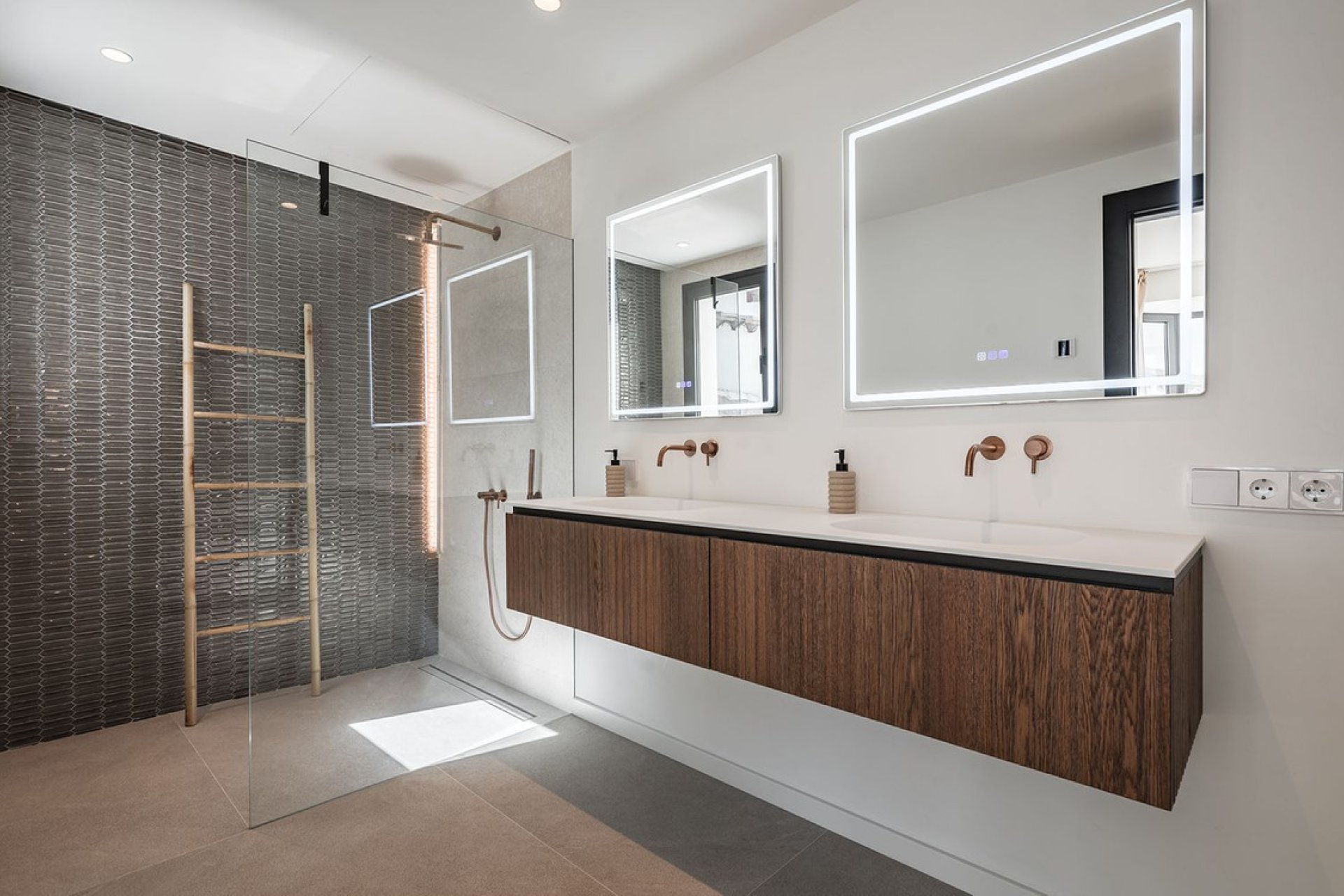 Resale - House - Detached Villa - Benahavís - El Madroñal