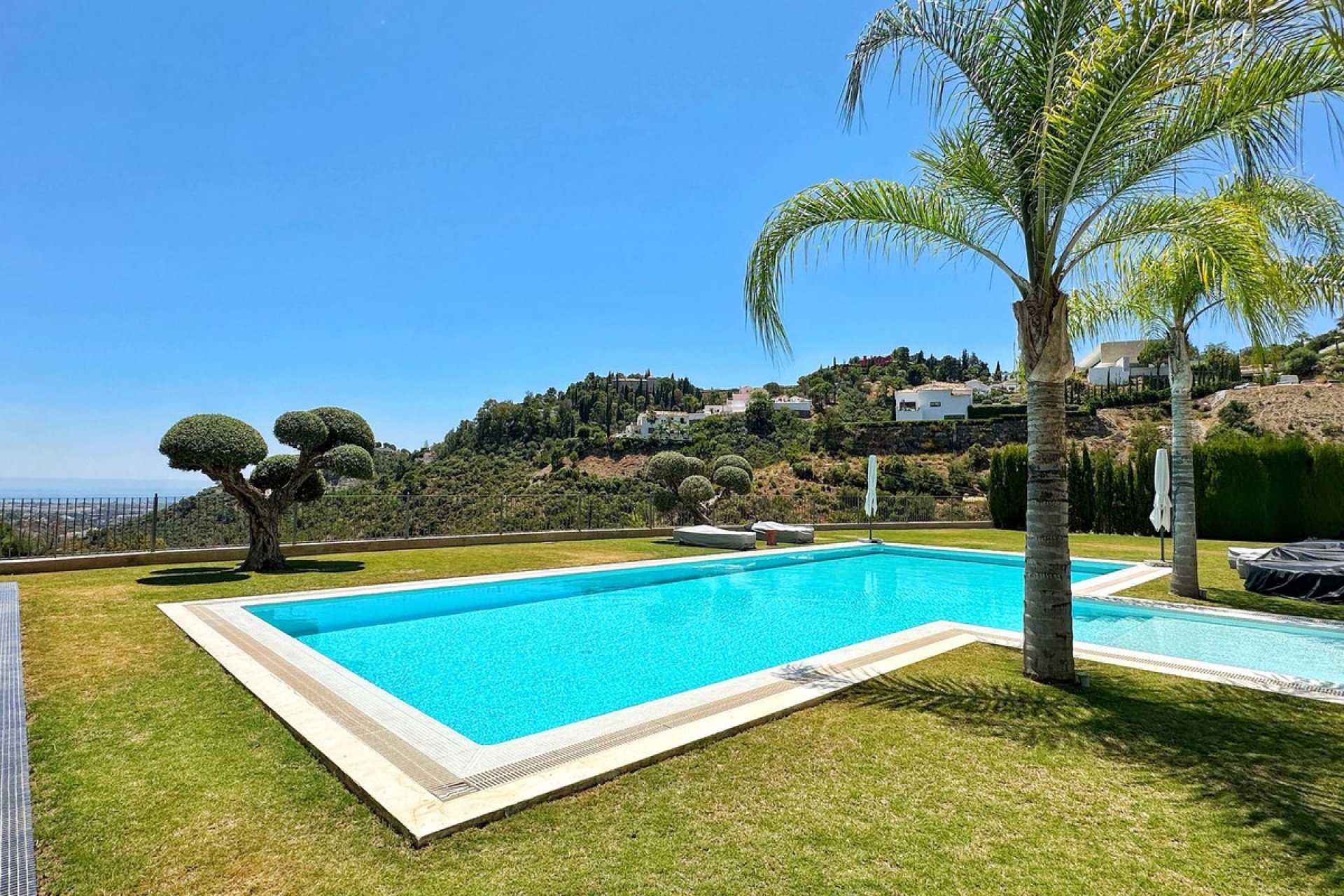 Resale - House - Detached Villa - Benahavís - El Madroñal