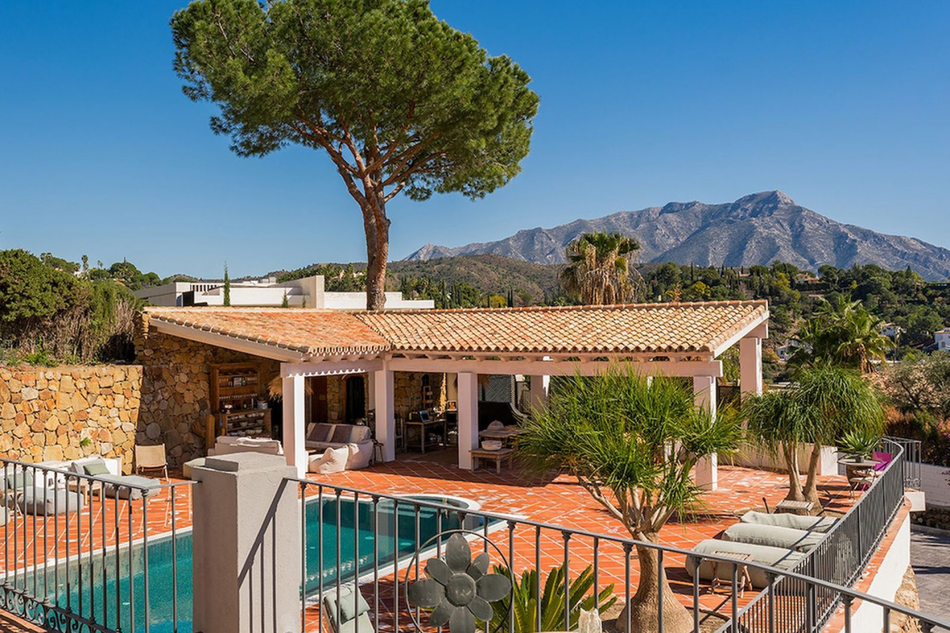 Resale - House - Detached Villa - Benahavís - El Madroñal