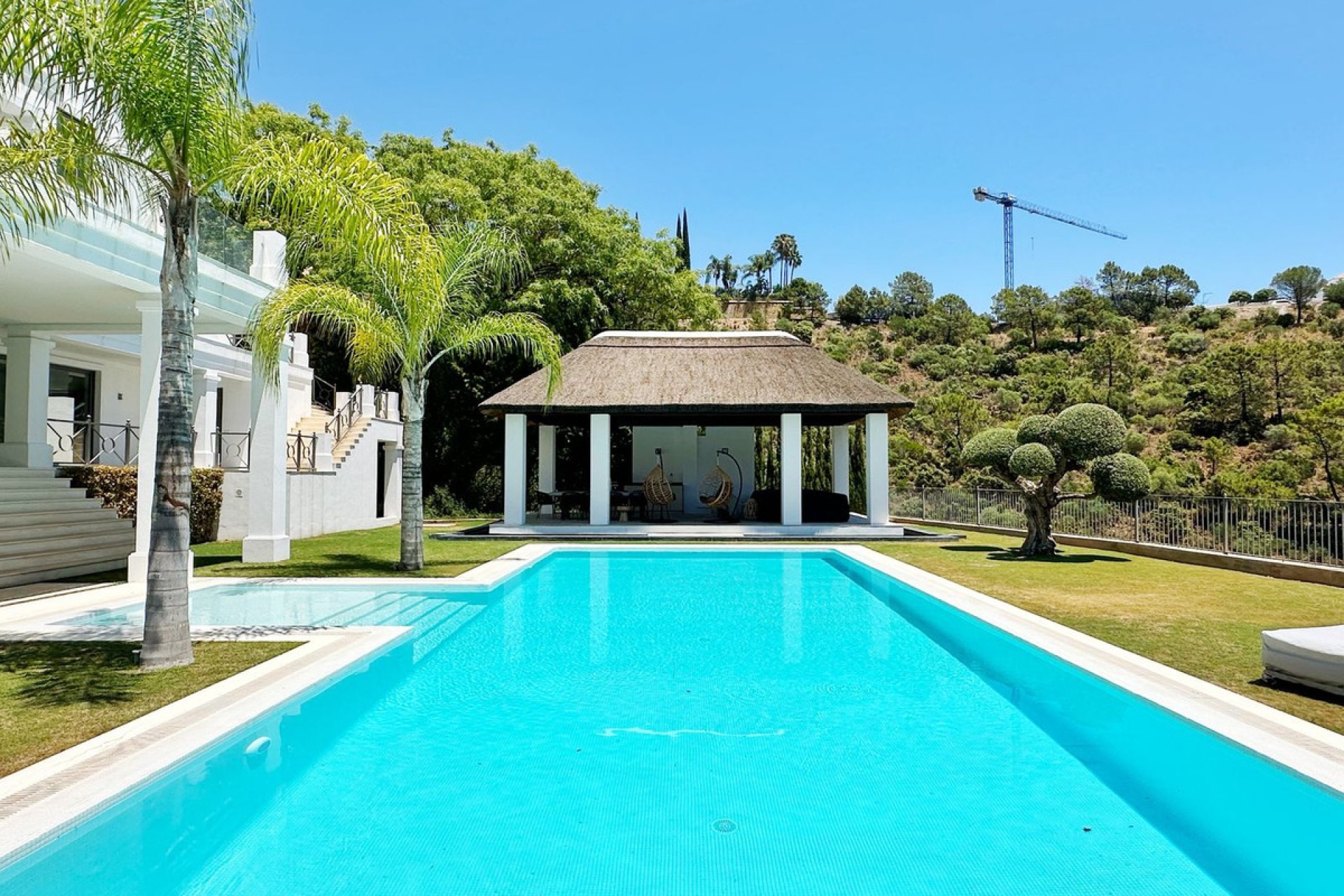 Resale - House - Detached Villa - Benahavís - El Madroñal