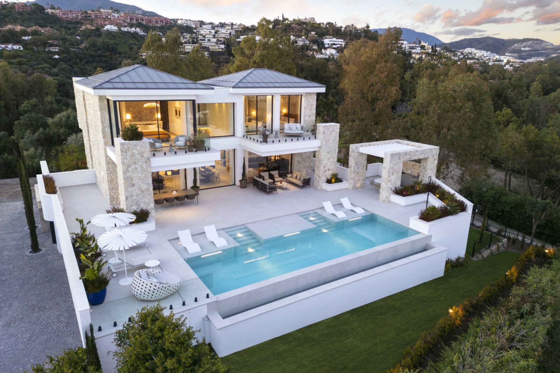 Resale - House - Detached Villa - Benahavís - La Quinta