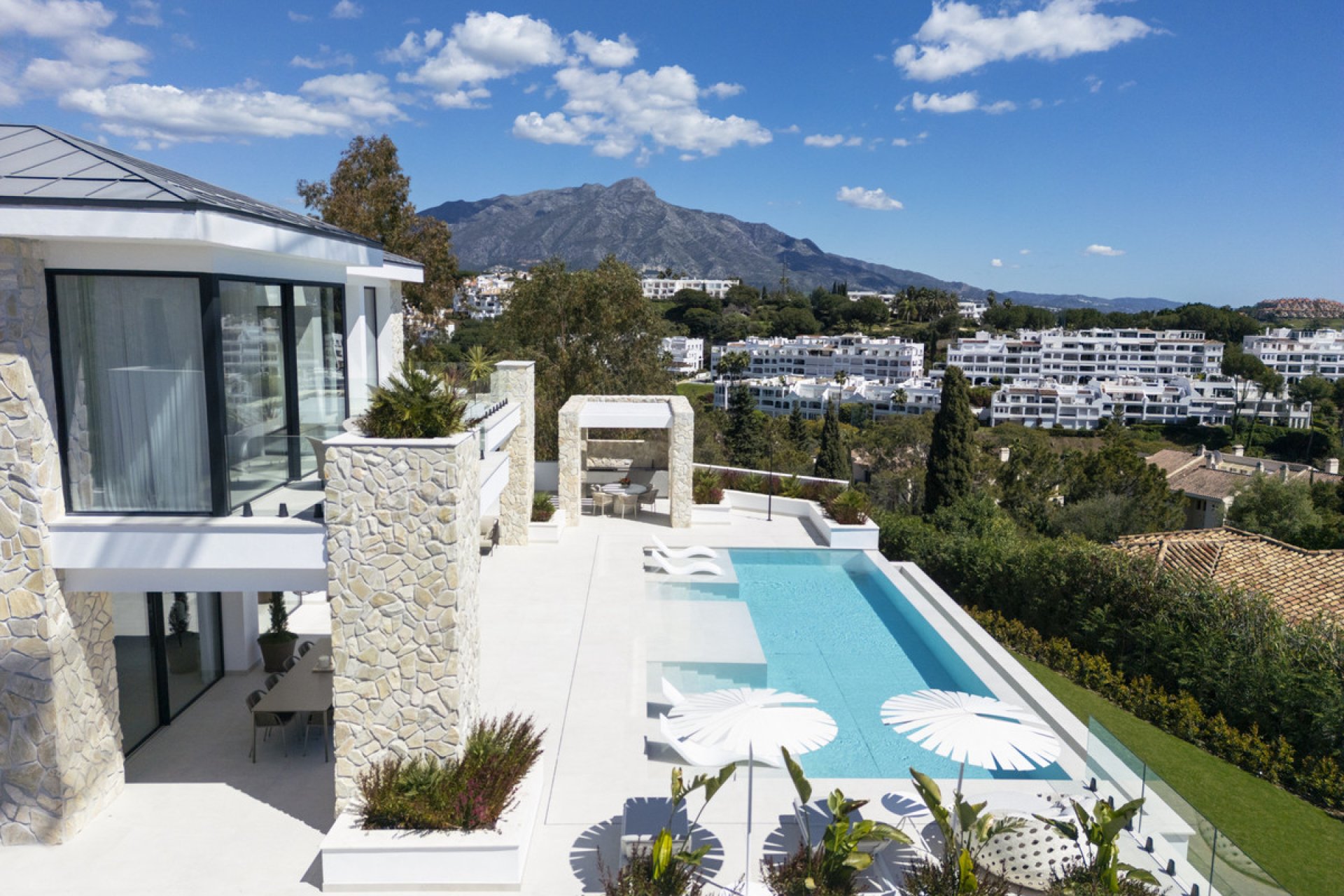 Resale - House - Detached Villa - Benahavís - La Quinta