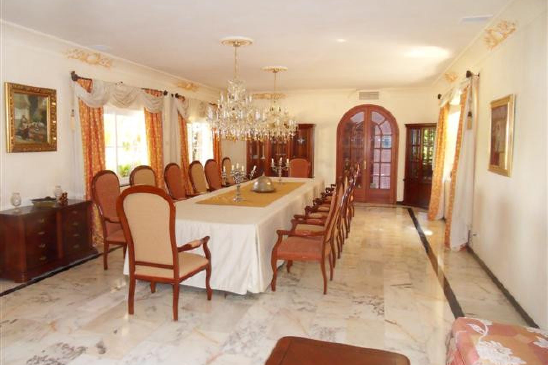 Resale - House - Detached Villa - Benahavís - La Quinta