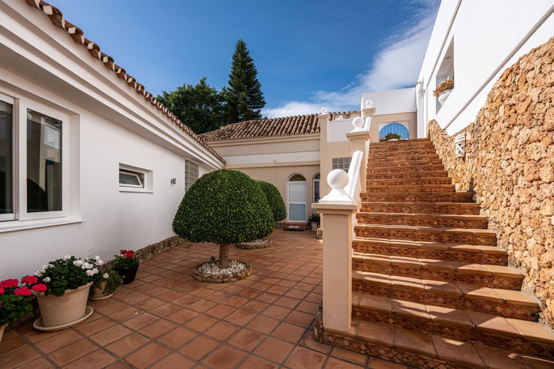 Resale - House - Detached Villa - Benahavís - La Quinta