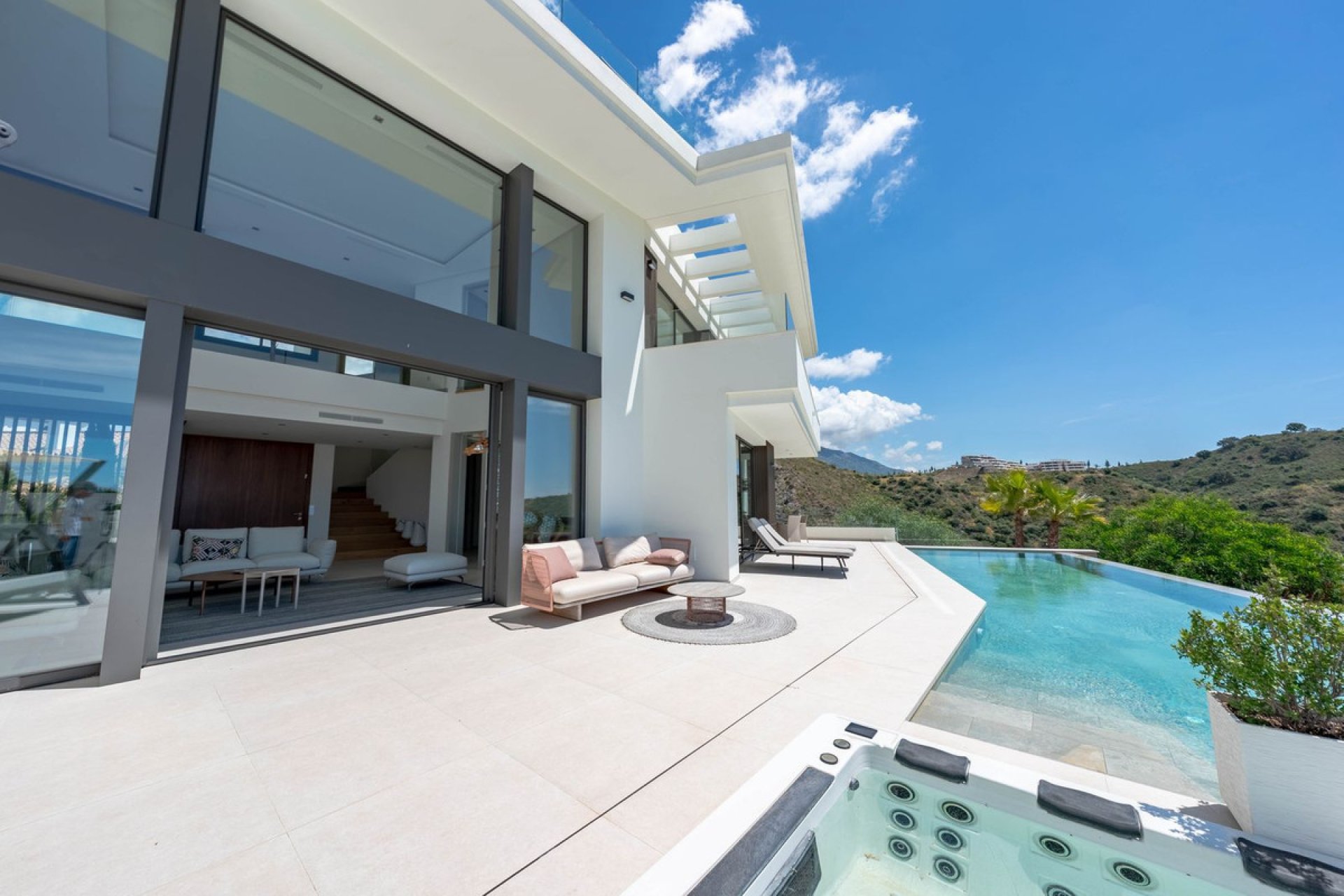 Resale - House - Detached Villa - Benahavís - La Quinta