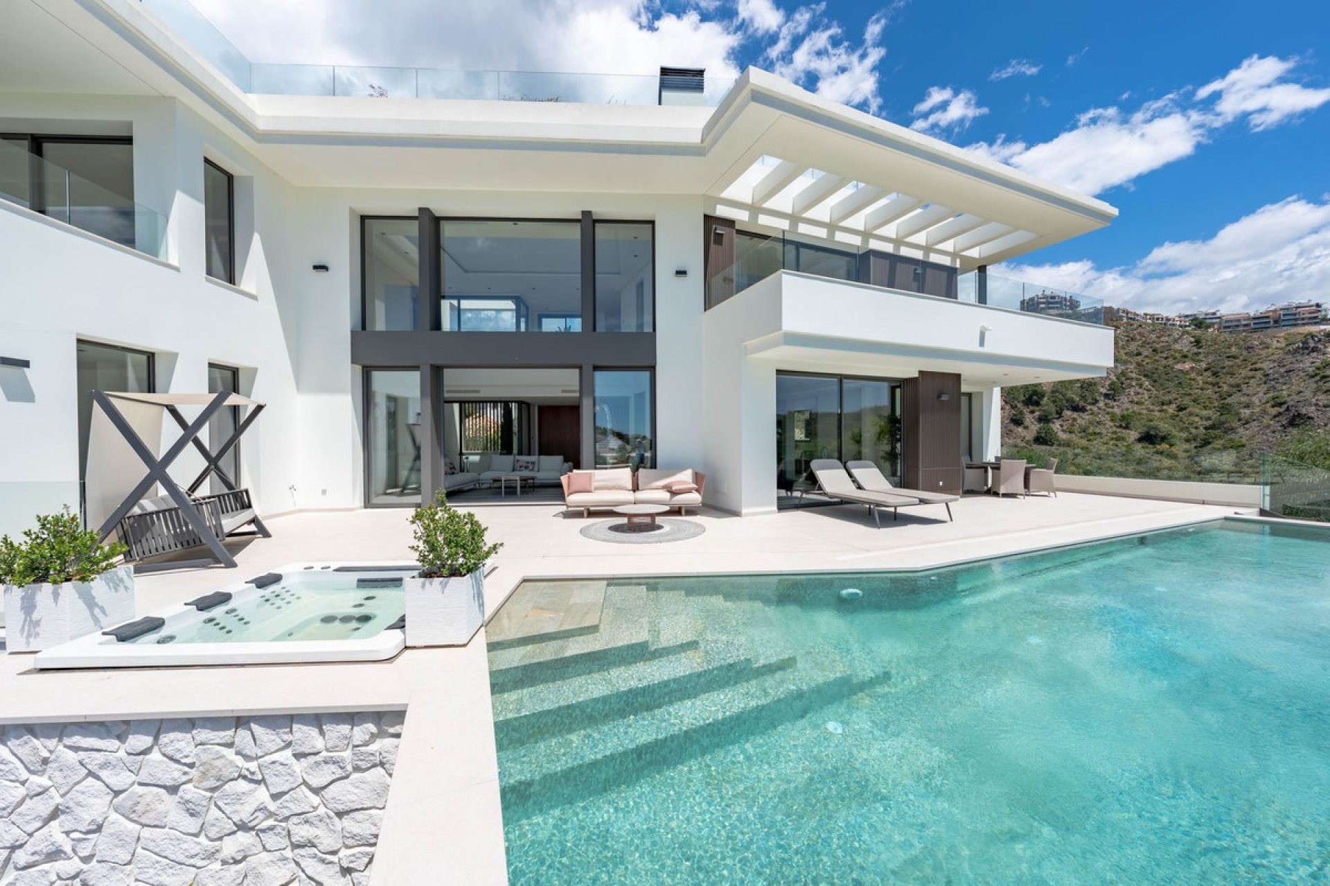 Resale - House - Detached Villa - Benahavís - La Quinta