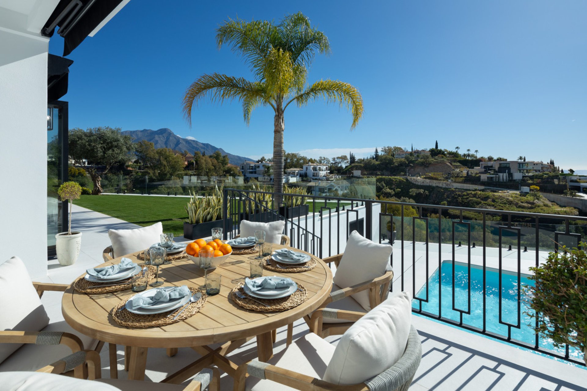 Resale - House - Detached Villa - Benahavís - La Quinta