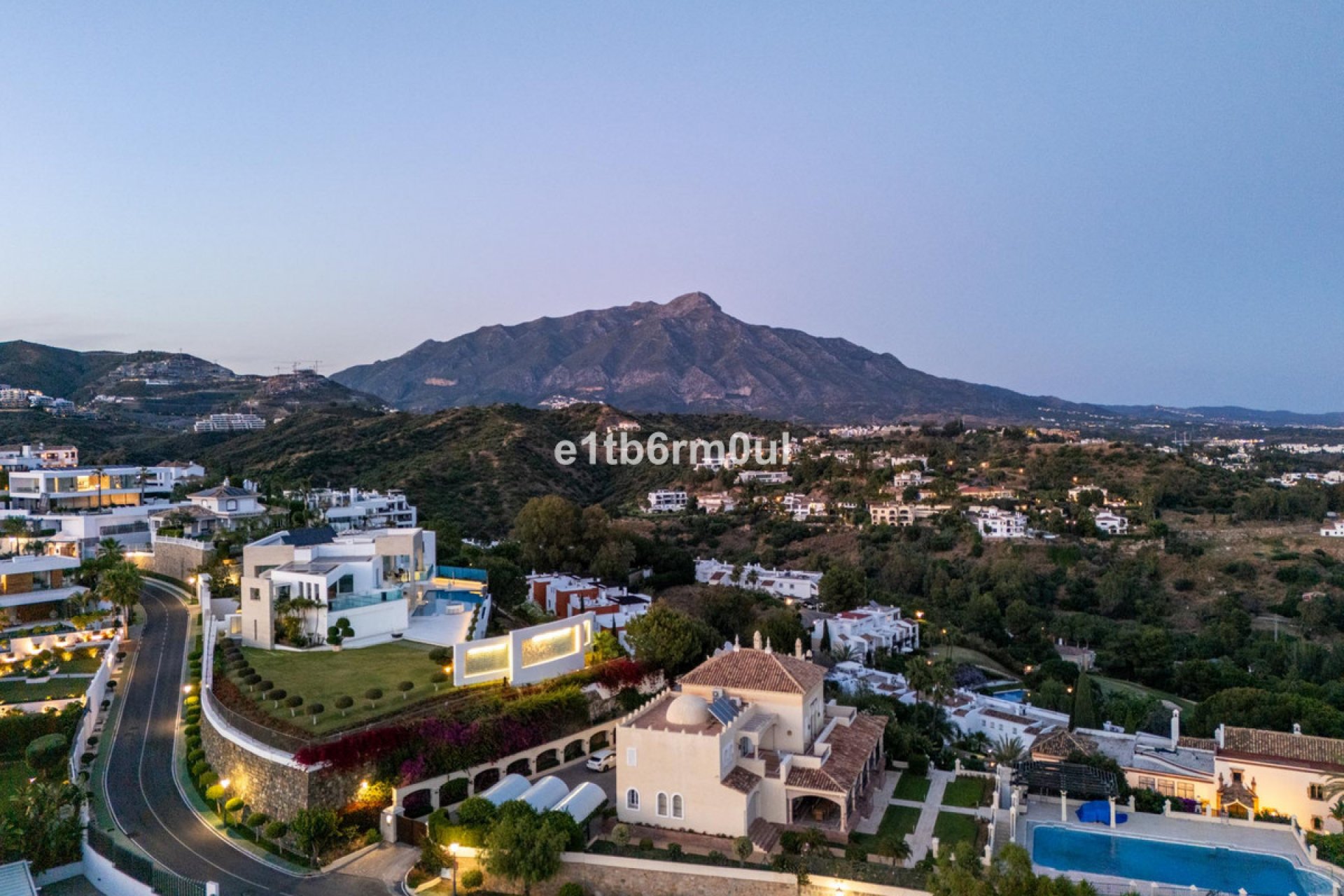 Resale - House - Detached Villa - Benahavís - La Quinta
