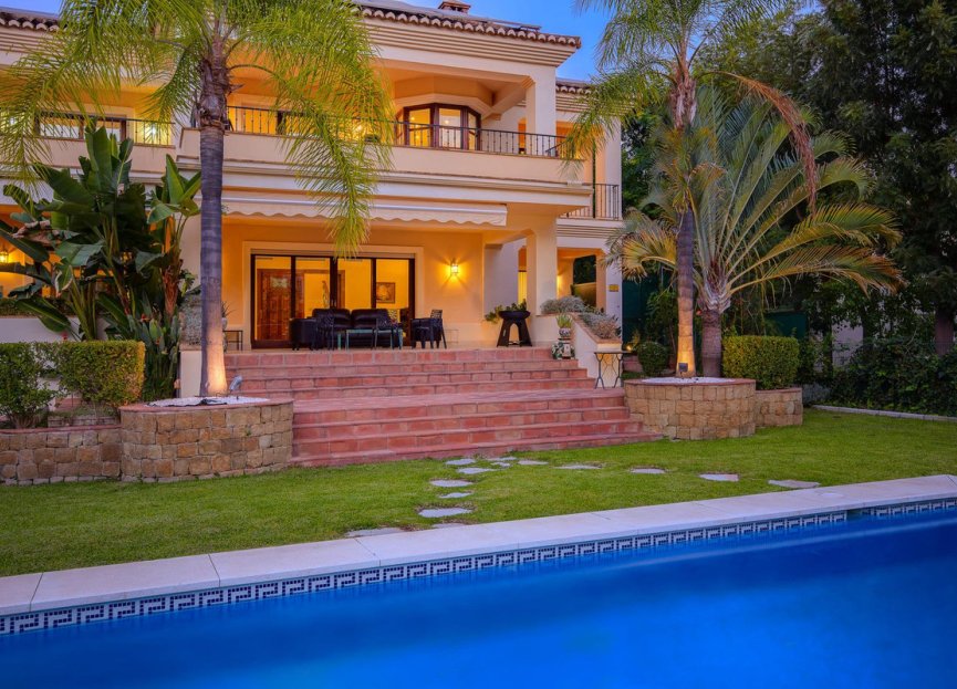 Resale - House - Detached Villa - Benahavís - Los Arqueros