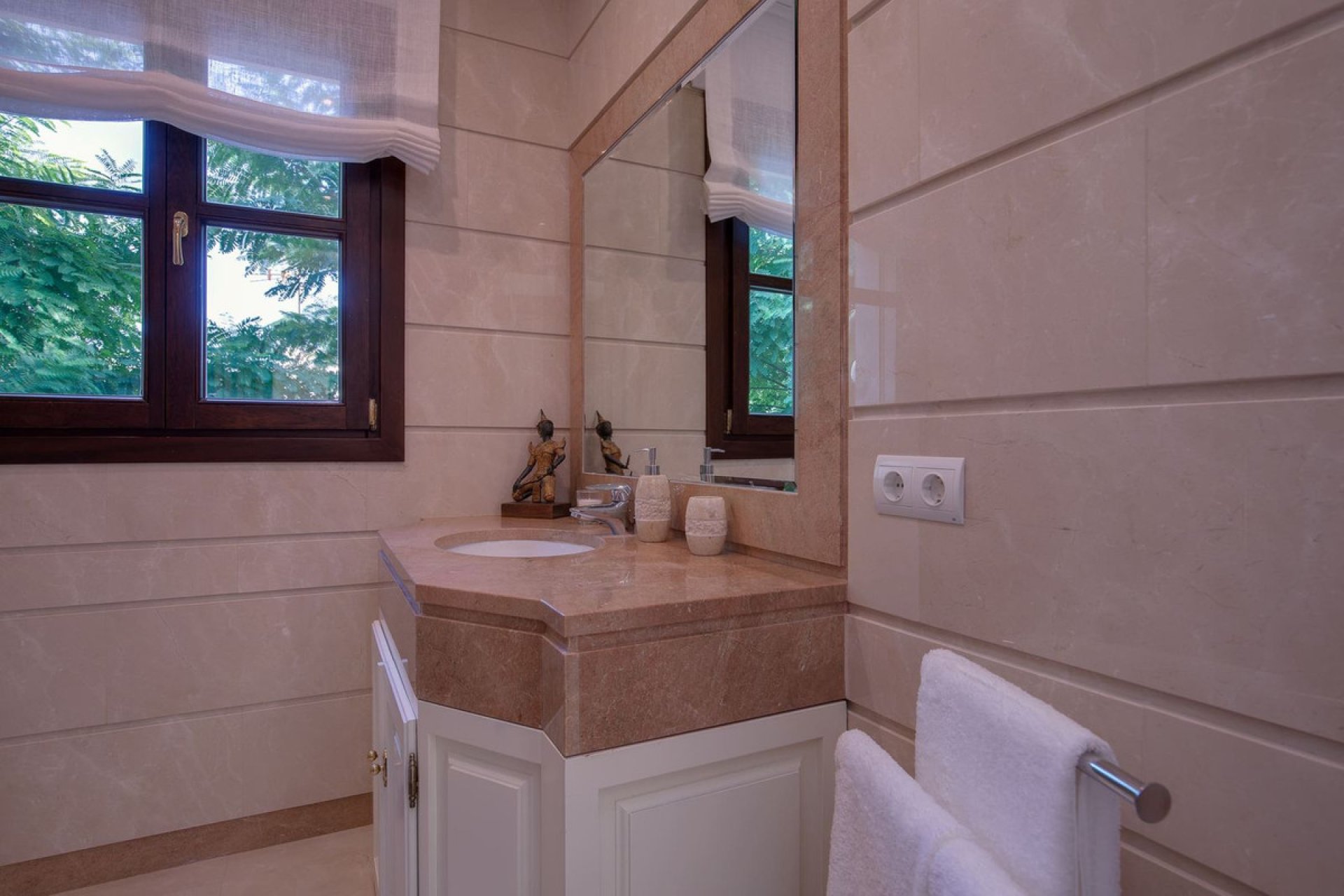 Resale - House - Detached Villa - Benahavís - Los Arqueros