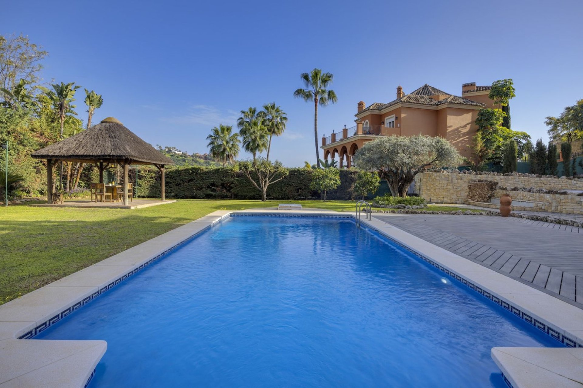 Resale - House - Detached Villa - Benahavís - Los Arqueros