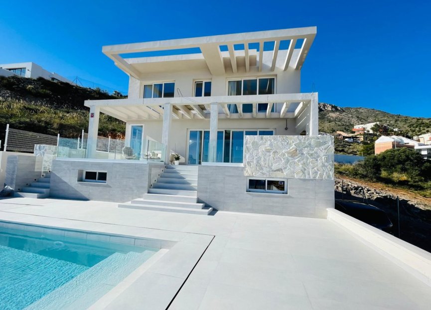 Resale - House - Detached Villa - Benalmádena - Benalmadena Centro