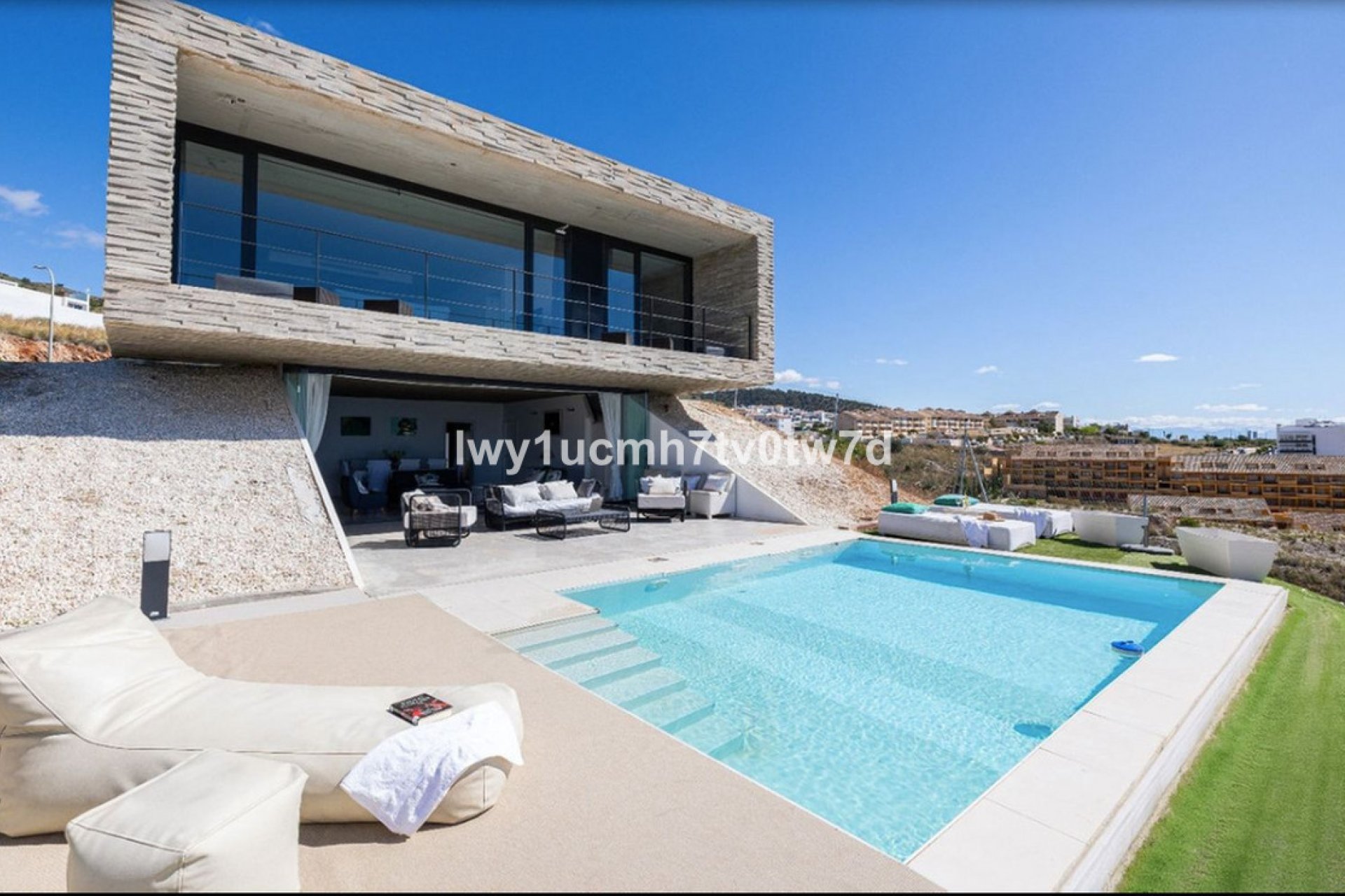 Resale - House - Detached Villa - Benalmádena - Benalmadena Centro