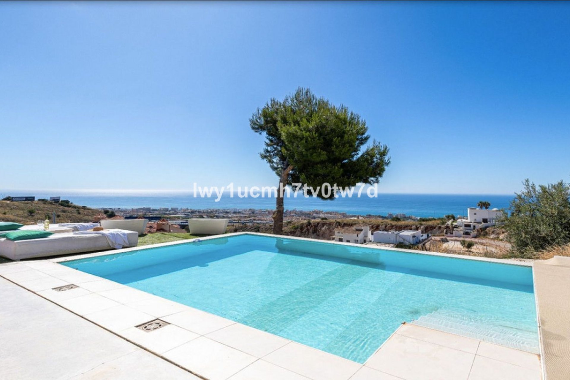 Resale - House - Detached Villa - Benalmádena - Benalmadena Centro