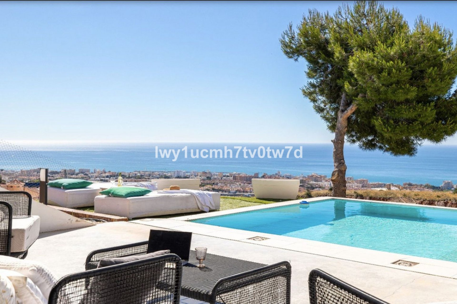 Resale - House - Detached Villa - Benalmádena - Benalmadena Centro