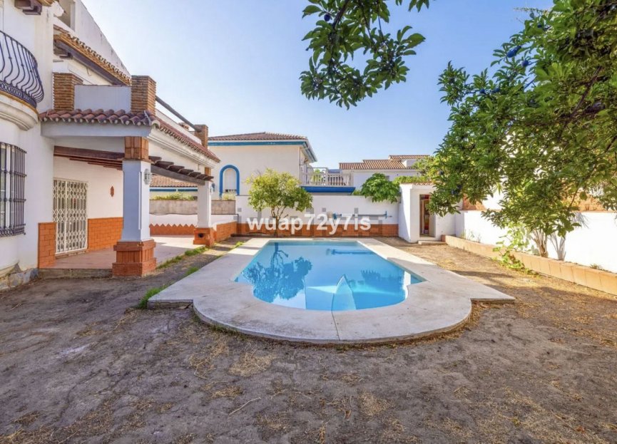 Resale - House - Detached Villa - Benalmádena - Benalmadena Centro