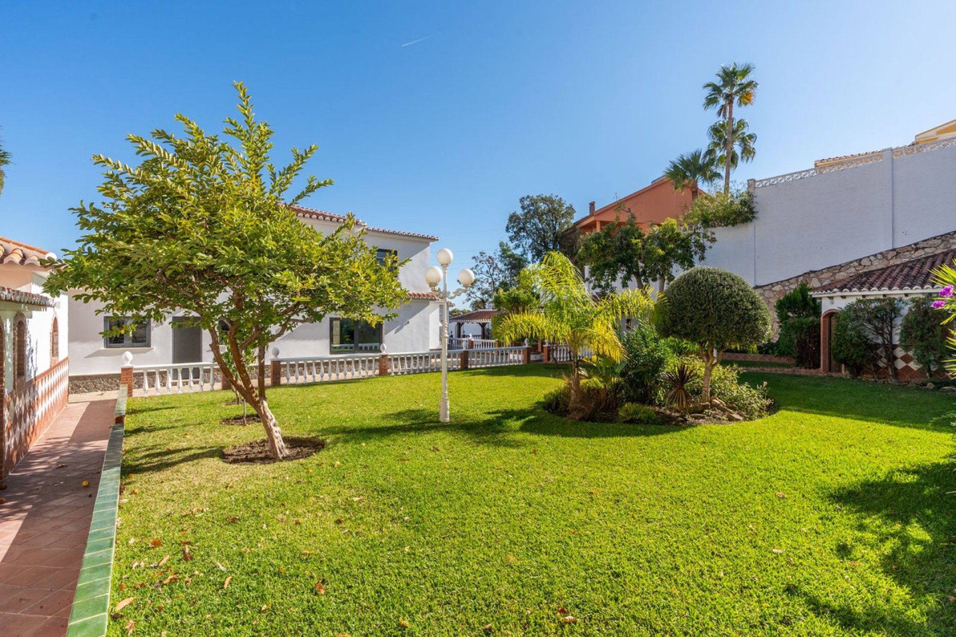 Resale - House - Detached Villa - Benalmádena - Benalmadena Centro