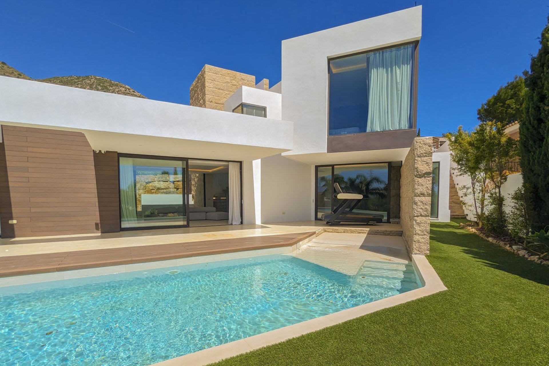 Resale - House - Detached Villa - Benalmádena - Benalmadena Centro