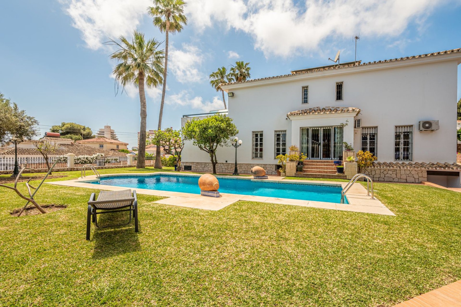 Resale - House - Detached Villa - Benalmádena - Benalmadena Centro