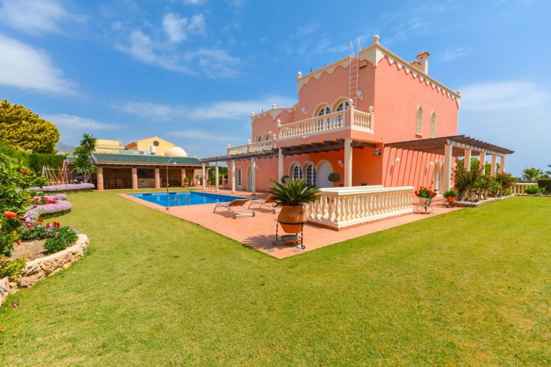 Resale - House - Detached Villa - Benalmádena - Benalmadena Centro