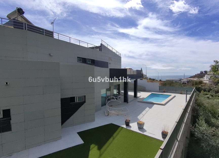 Resale - House - Detached Villa - Benalmádena - Benalmadena Centro