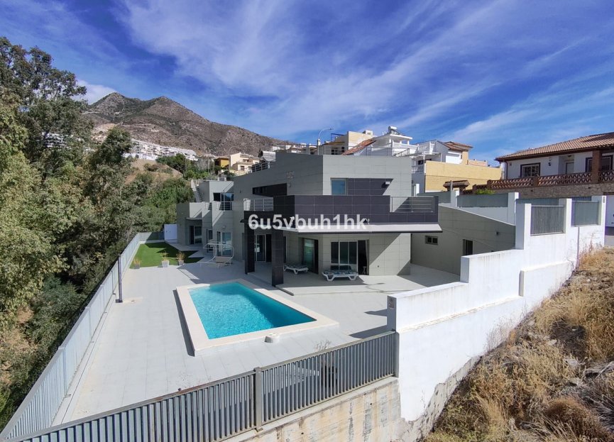 Resale - House - Detached Villa - Benalmádena - Benalmadena Centro