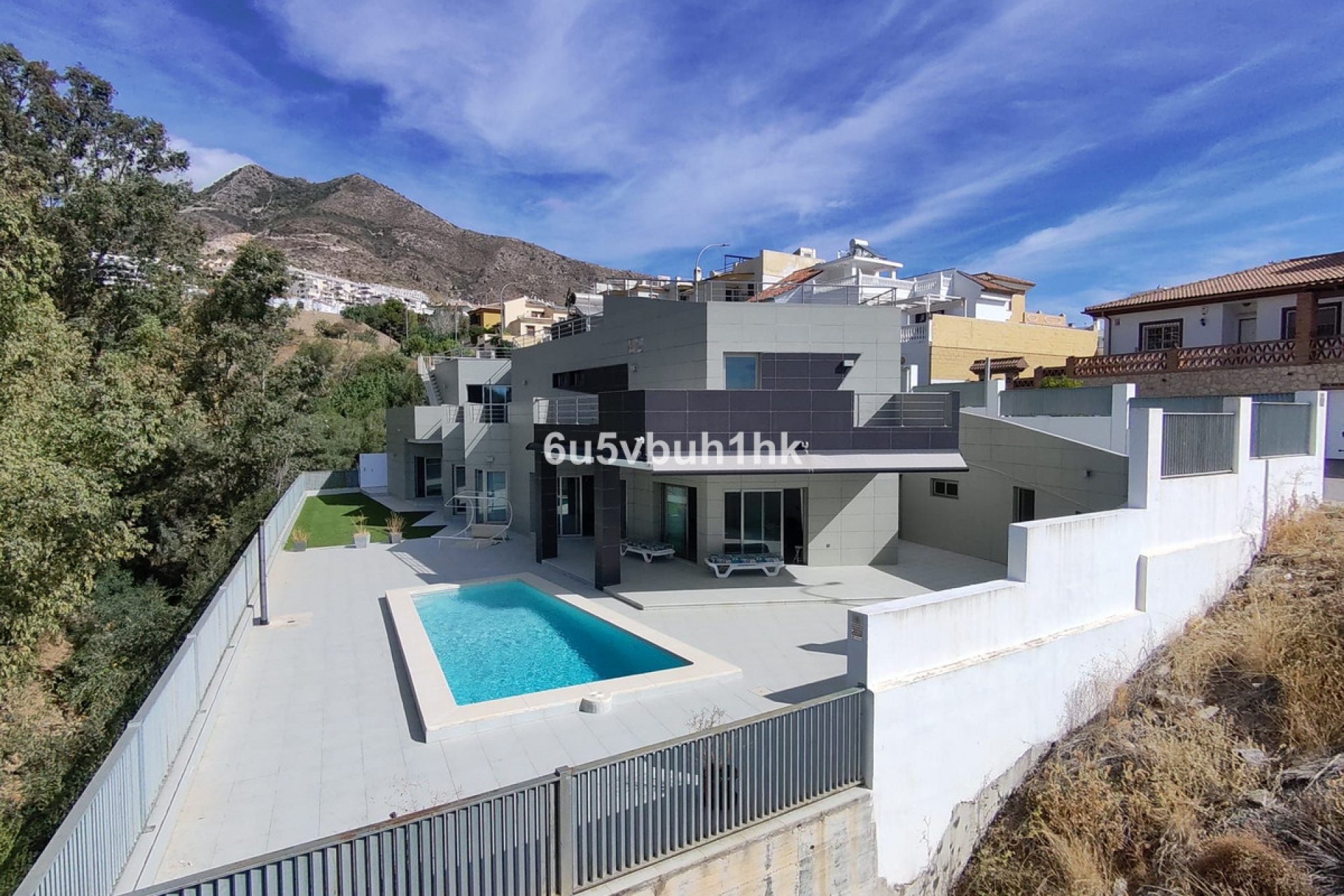 Resale - House - Detached Villa - Benalmádena - Benalmadena Centro