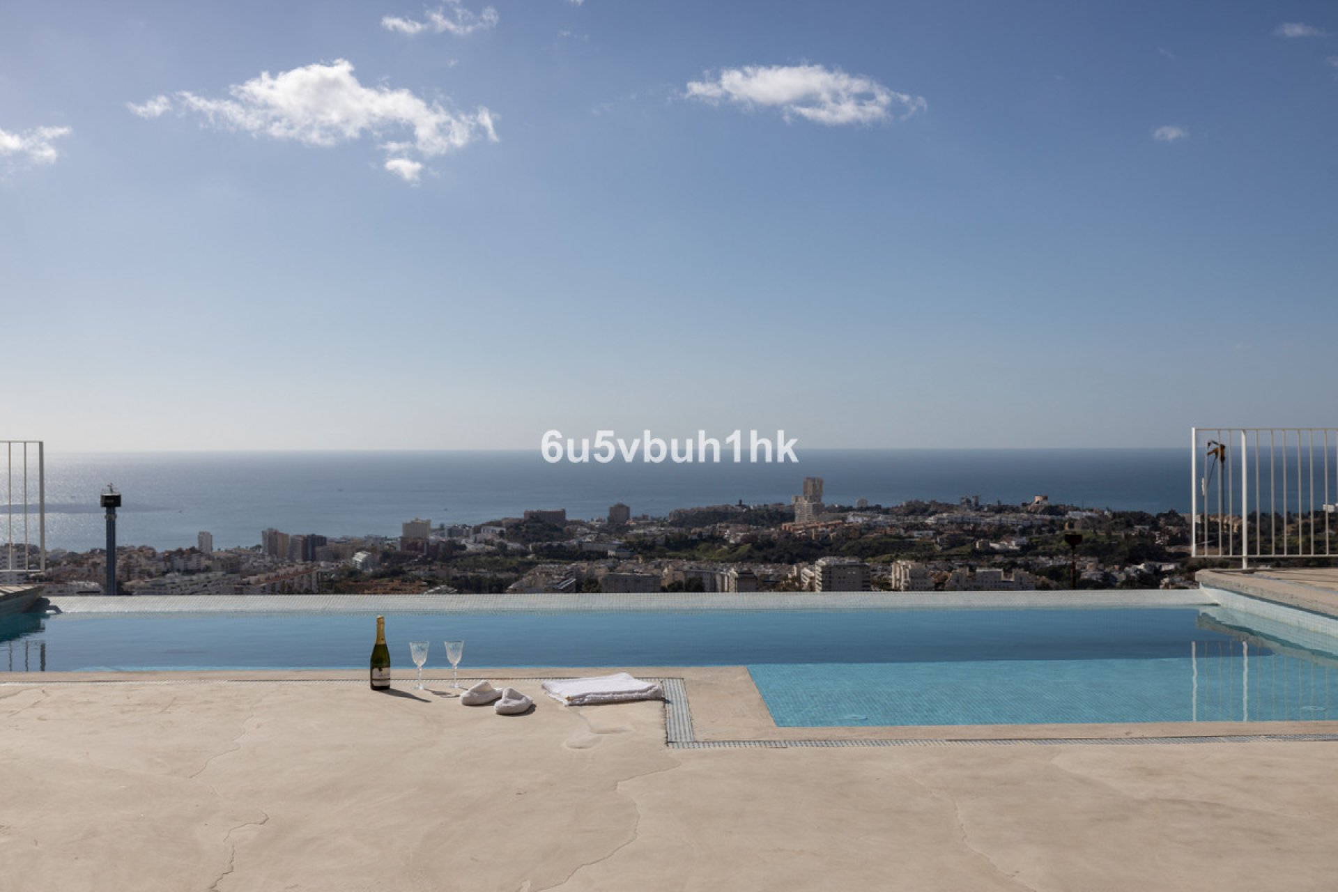 Resale - House - Detached Villa - Benalmádena - Benalmadena Centro