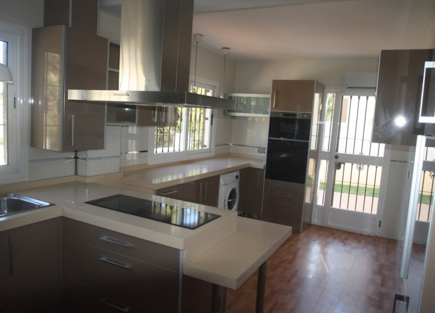 Resale - House - Detached Villa - Benalmádena - Benalmadena Centro