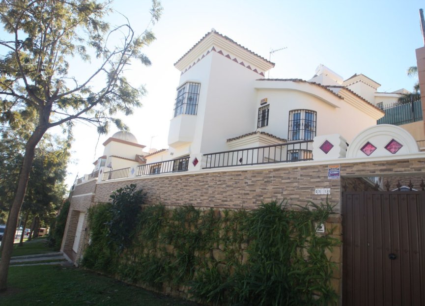 Resale - House - Detached Villa - Benalmádena - Benalmadena Centro