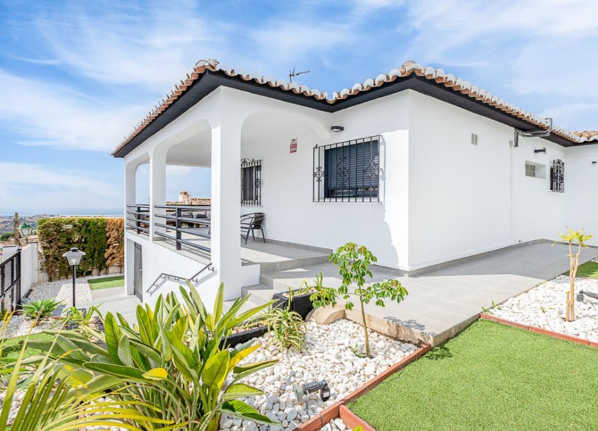 Resale - House - Detached Villa - Benalmádena - Benalmadena Centro