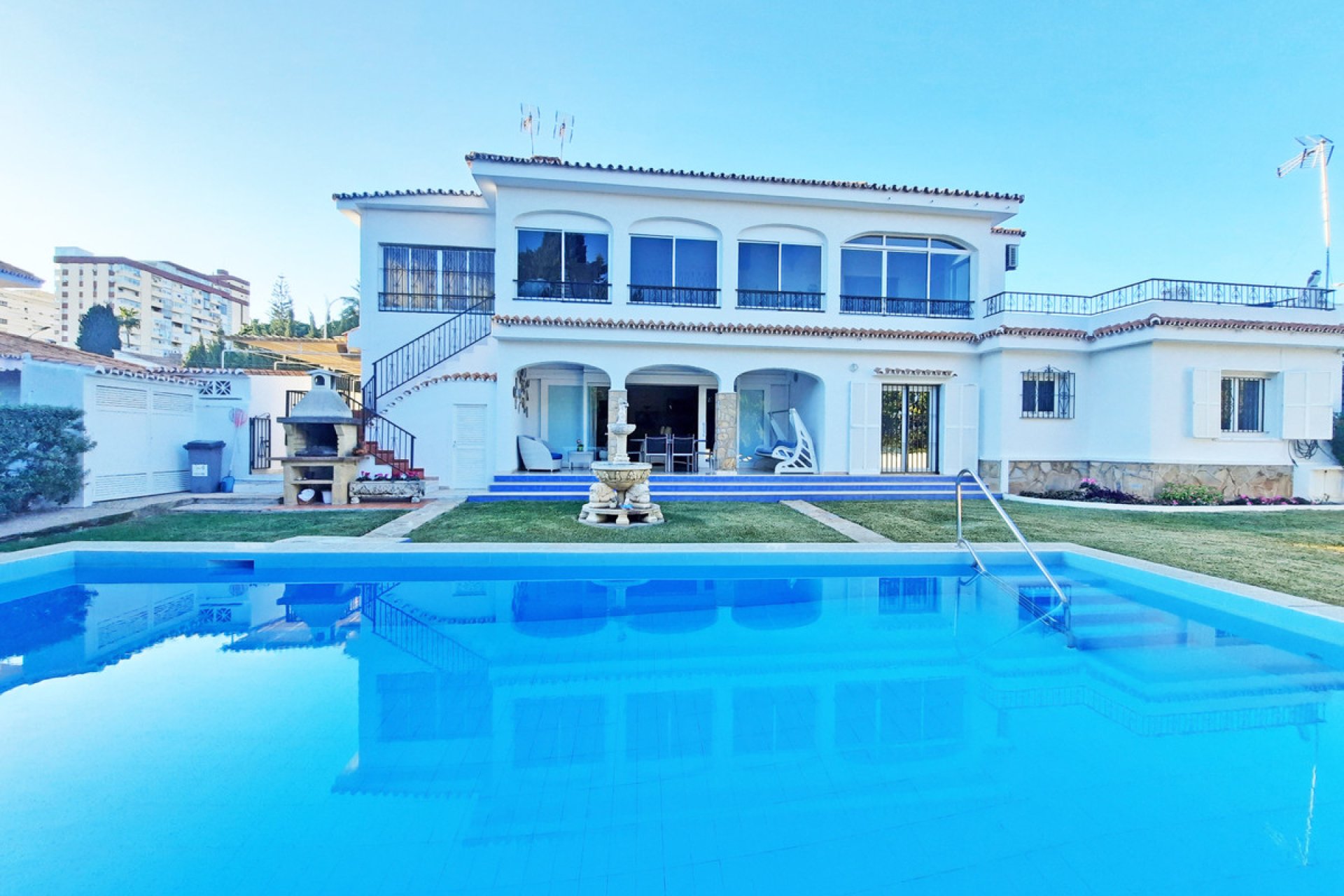 Resale - House - Detached Villa - Benalmádena - Benalmadena Costa