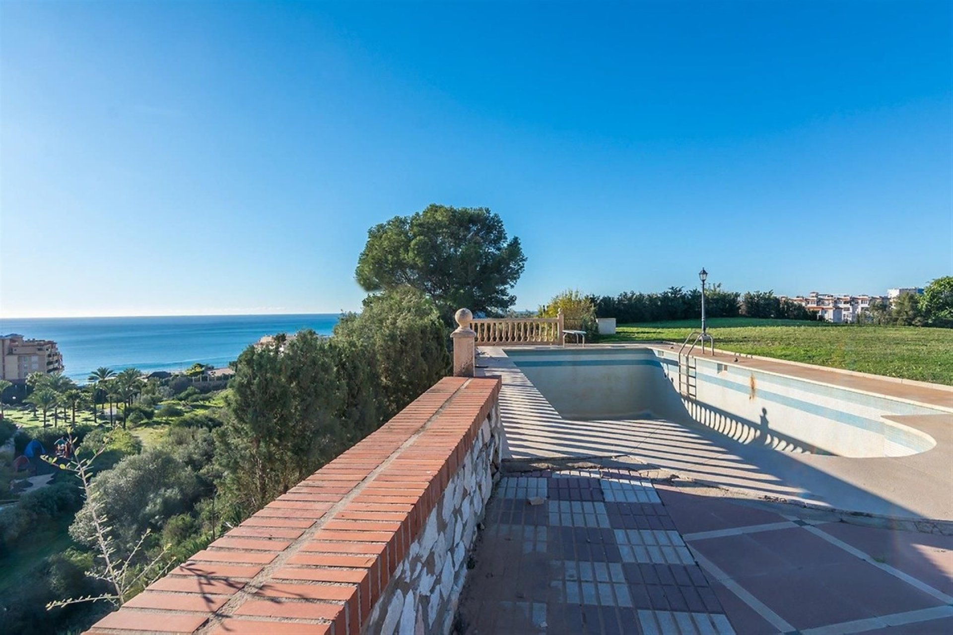 Resale - House - Detached Villa - Benalmádena - Benalmadena Costa