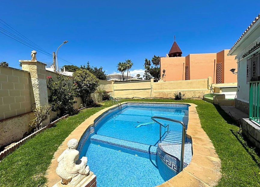 Resale - House - Detached Villa - Benalmádena - Benalmadena Costa