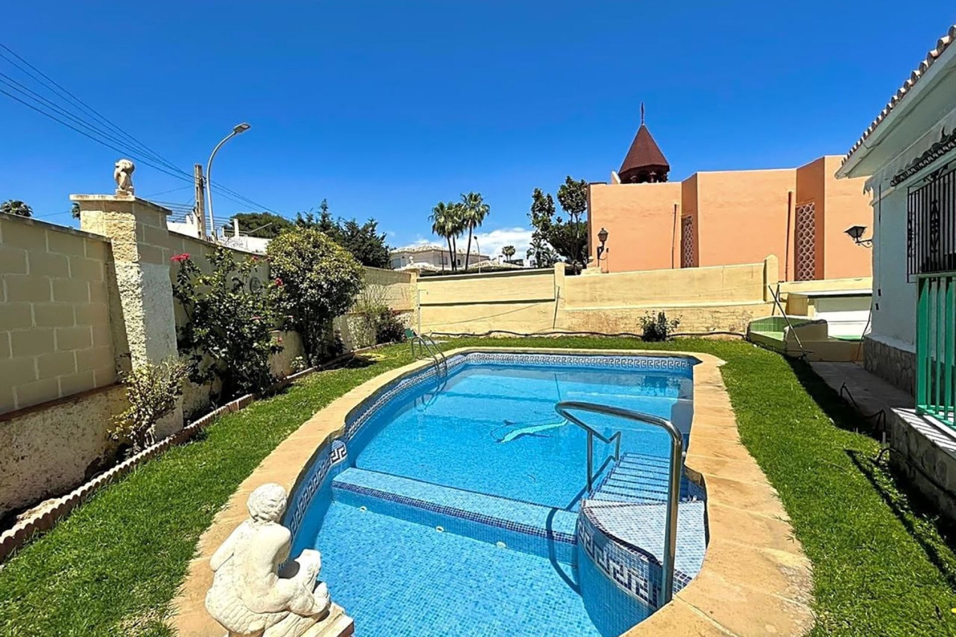 Resale - House - Detached Villa - Benalmádena - Benalmadena Costa