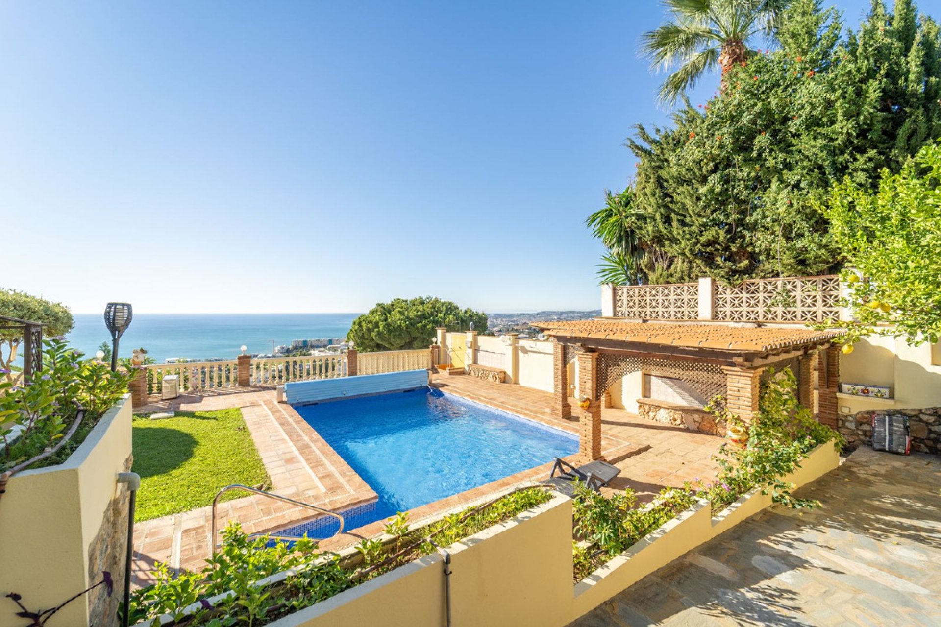 Resale - House - Detached Villa - Benalmádena - Benalmadena Costa