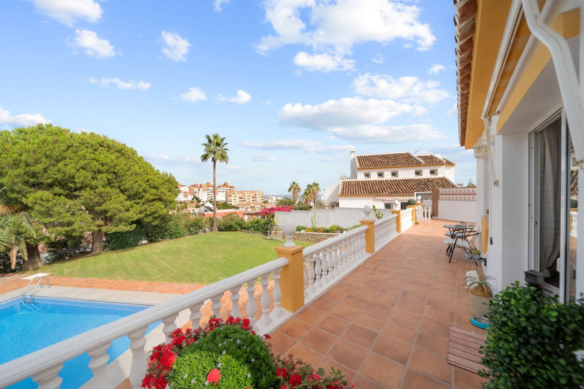 Resale - House - Detached Villa - Benalmádena - Benalmadena Costa