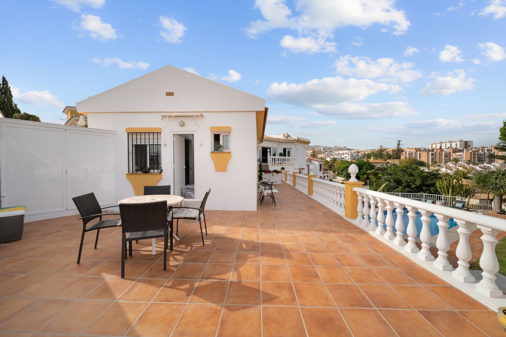 Resale - House - Detached Villa - Benalmádena - Benalmadena Costa