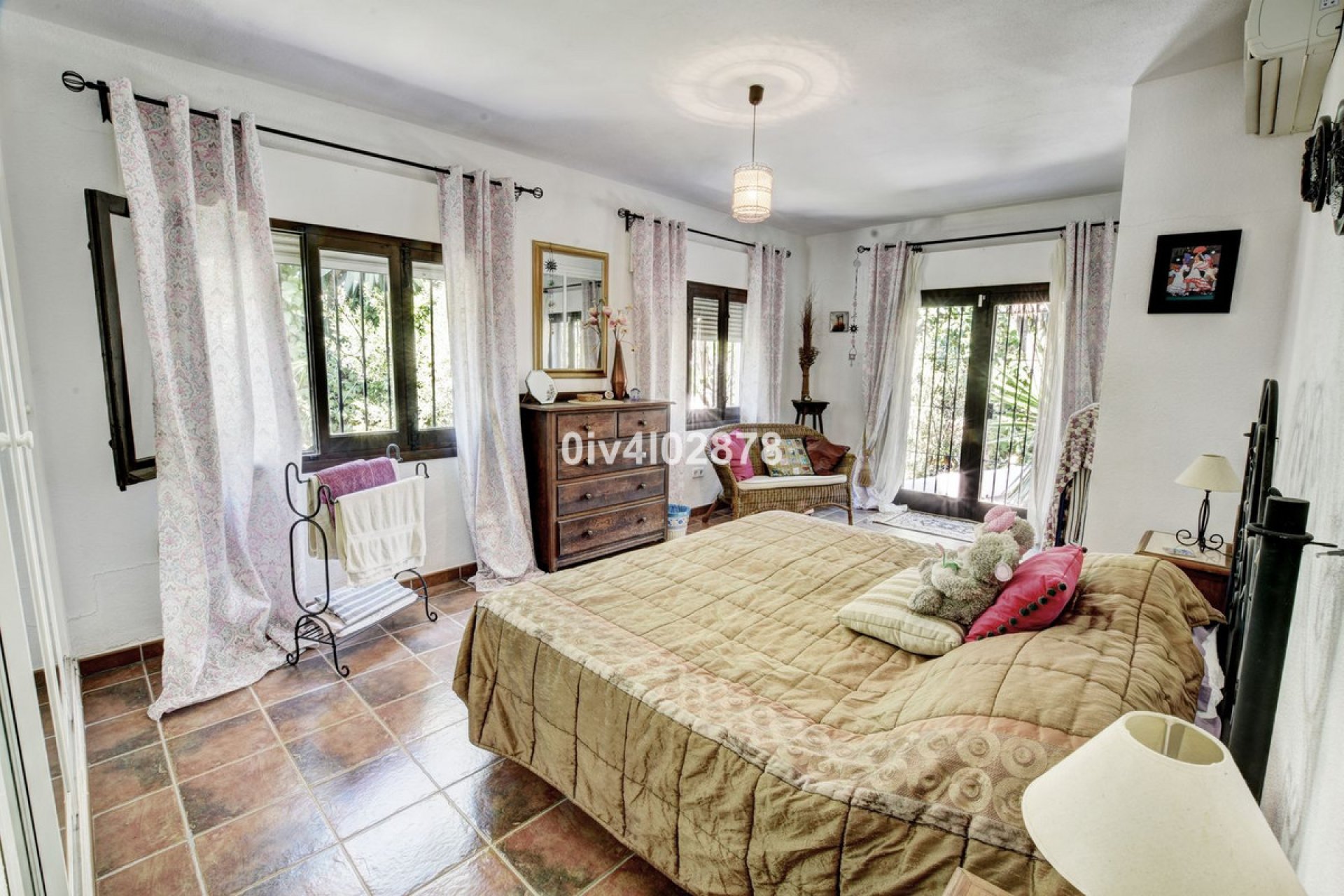 Resale - House - Detached Villa - Benalmádena - Benalmadena Pueblo