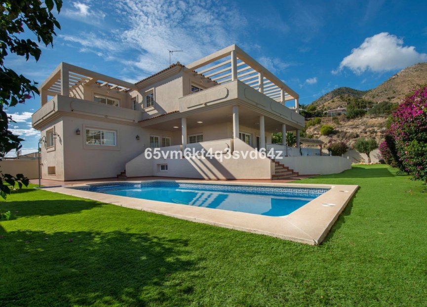 Resale - House - Detached Villa - Benalmádena - Benalmadena Pueblo