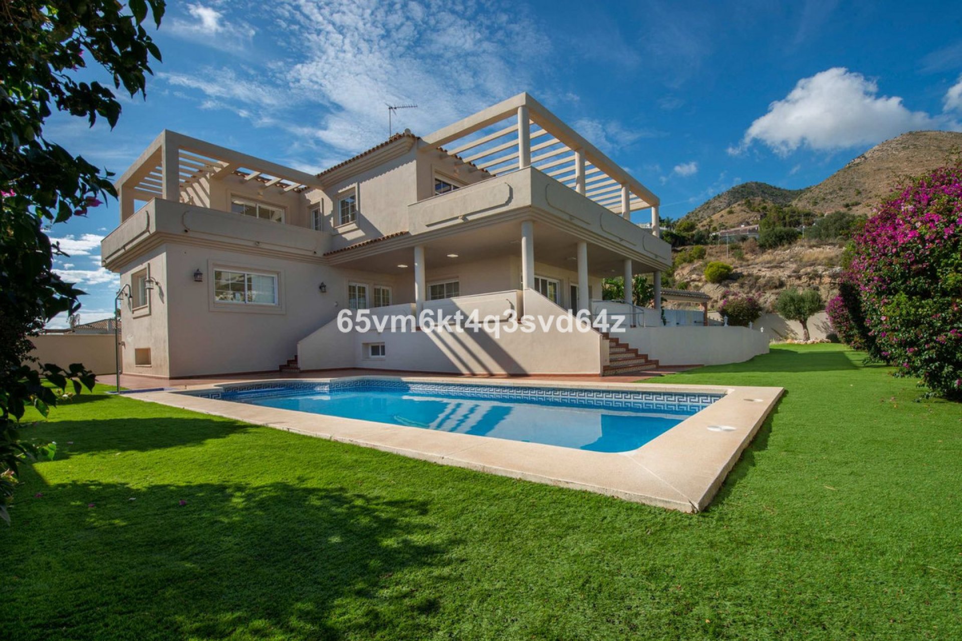 Resale - House - Detached Villa - Benalmádena - Benalmadena Pueblo