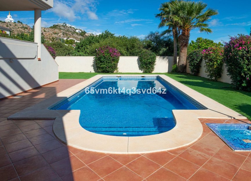 Resale - House - Detached Villa - Benalmádena - Benalmadena Pueblo