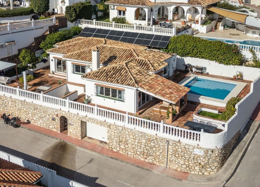 Resale - House - Detached Villa - Benalmádena - Benalmadena Pueblo