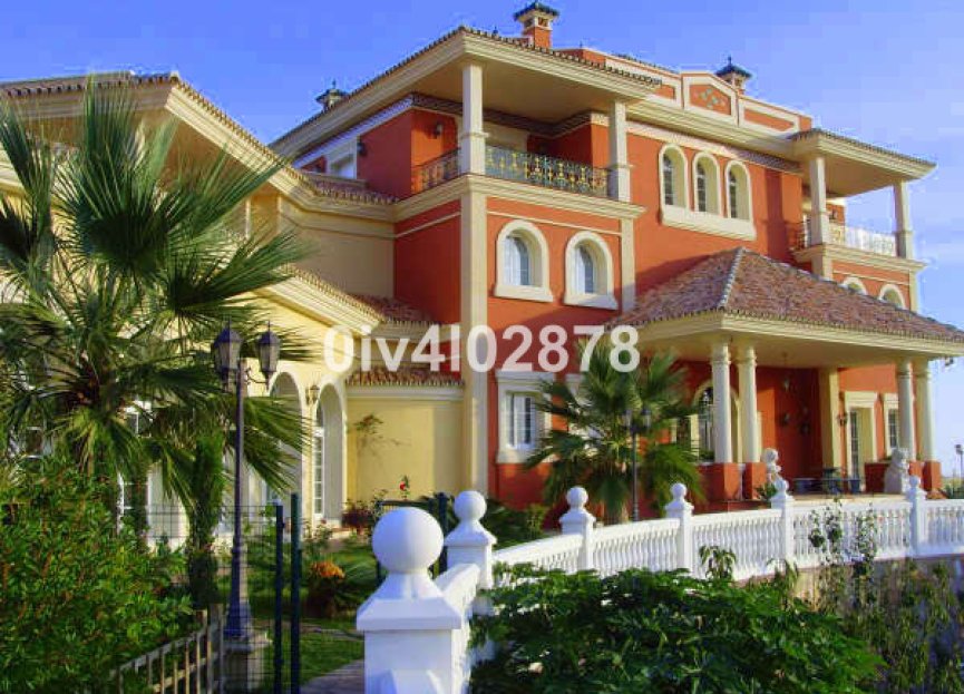 Resale - House - Detached Villa - Benalmádena - Torrequebrada